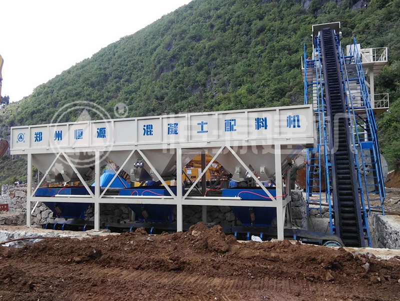 恒源建機(jī)云南蒙自工程90攪拌站安裝調(diào)試現(xiàn)場圖