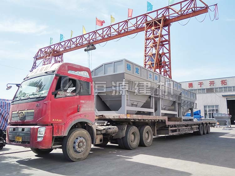 WBZ700型穩(wěn)定土拌合站開(kāi)始裝車發(fā)貨，發(fā)往鄭州中牟客戶場(chǎng)地