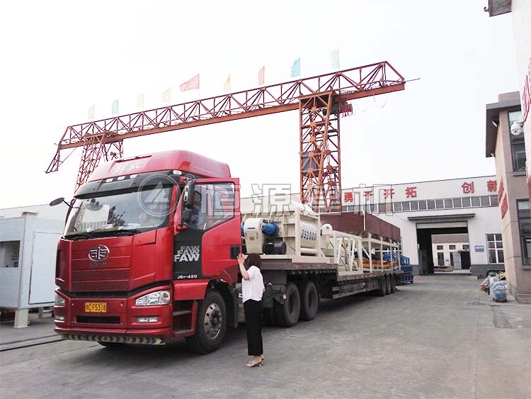 HZS60混凝土攪拌站裝車發(fā)貨，發(fā)往新疆