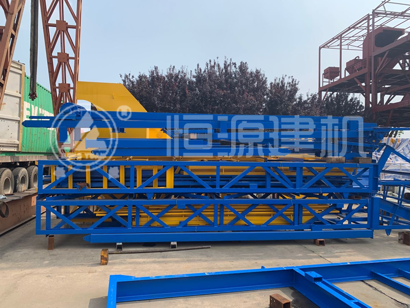 恒源建機(jī)75型免基礎(chǔ)攪拌站一體機(jī)出口裝車現(xiàn)場(chǎng)